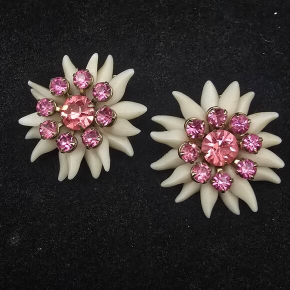 Soft White Plastic Flower Clip On Earrings with Pink Rhinestones Vintage Jewelry - Picture 1 of 6